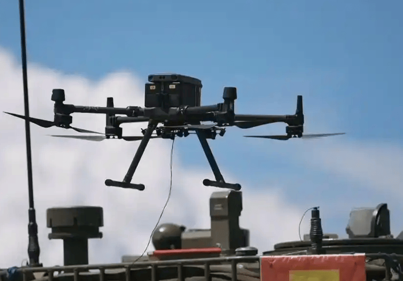 解放军“机器狼”投入台海<strong></p>
<p>久其软件股票</strong>，集群抢滩动作丝滑