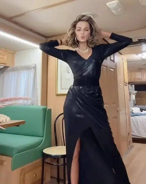 最美吸血鬼如今瘦成骷髅<strong></p>
<p>久其软件股票</strong>?《珍珠港》女主究竟怎么了?