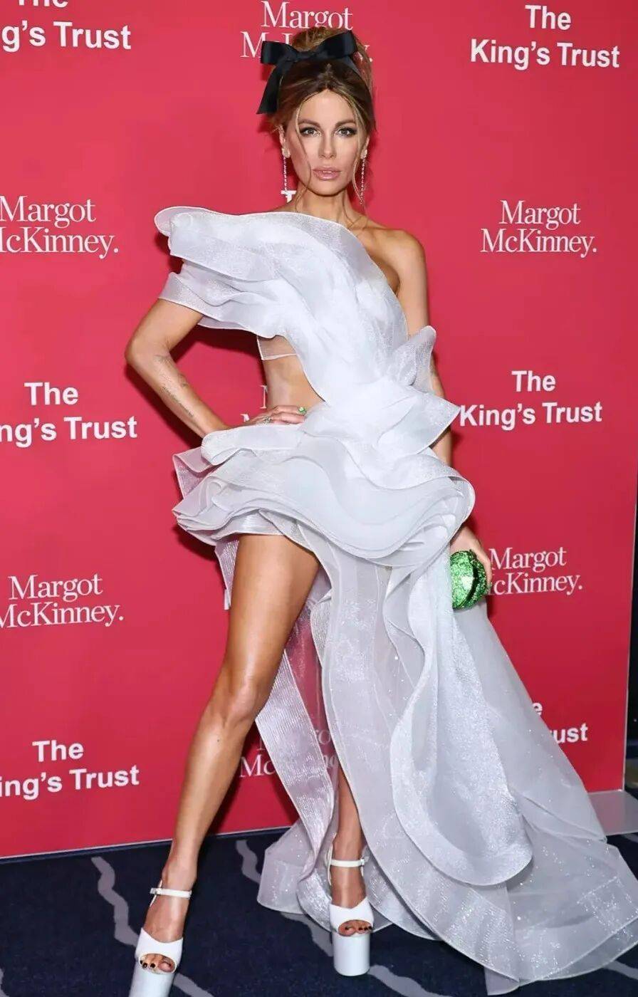 最美吸血鬼如今瘦成骷髅<strong></p>
<p>久其软件股票</strong>?《珍珠港》女主究竟怎么了?