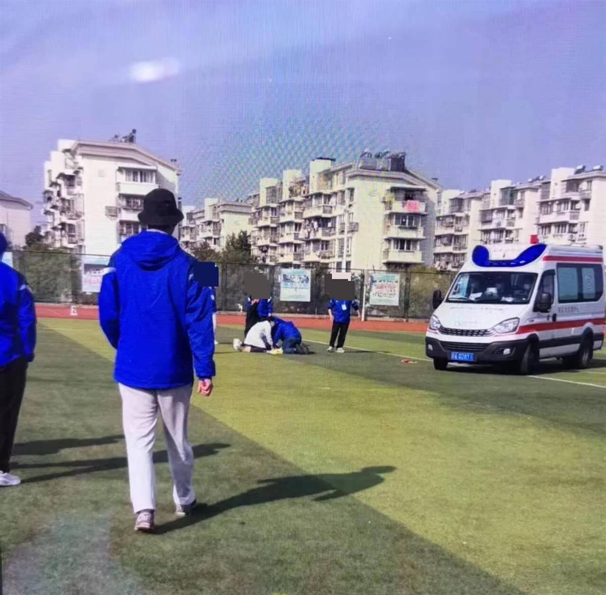 南京一学生在运动会上跑200米时倒地去世<strong></p>
<p>美国股票</strong>，官方：深感痛心，已与亲属沟通妥善处理