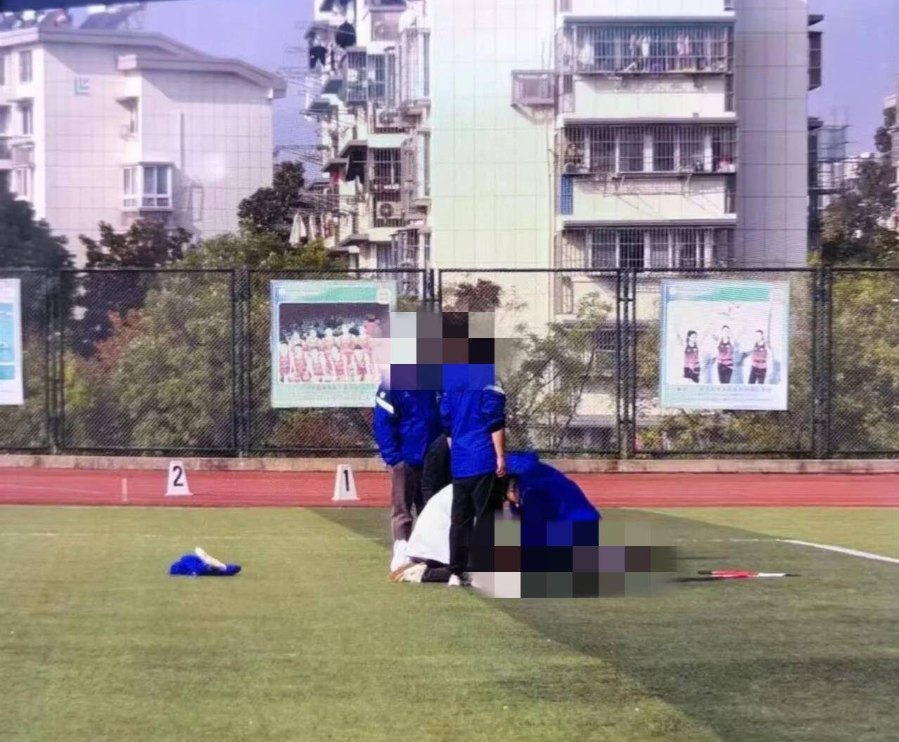 南京一学生在运动会上跑200米时倒地去世<strong></p>
<p>美国股票</strong>，官方：深感痛心，已与亲属沟通妥善处理