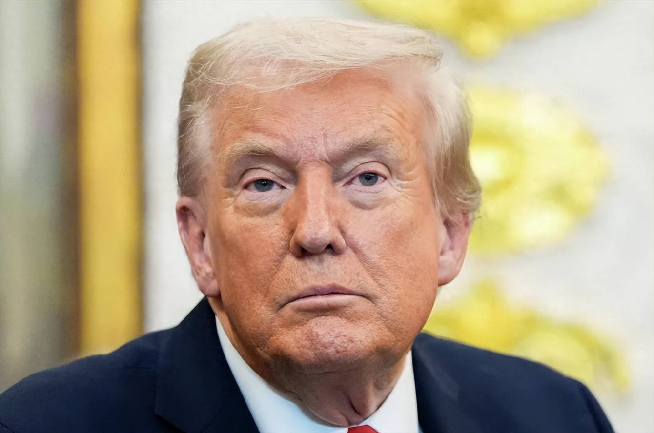 专访中途两度断电成笑柄!泽连斯基宣称乌克兰将胜利<strong></p>
<p>美国股票</strong>,实则美军撤离援乌弹药缺口达 40%?