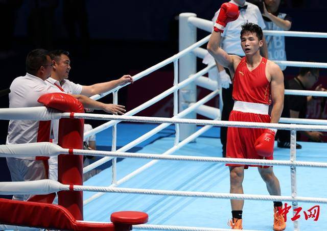 全运会拳击男子80公斤级决赛<strong></p>
<p>美国股票</strong>,王小保夺冠!