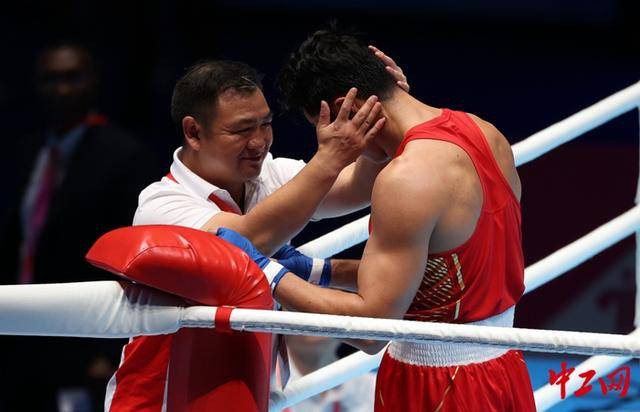 全运会拳击男子80公斤级决赛<strong></p>
<p>美国股票</strong>,王小保夺冠!