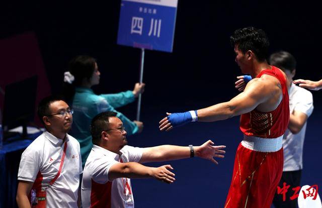 全运会拳击男子80公斤级决赛<strong></p>
<p>美国股票</strong>,王小保夺冠!