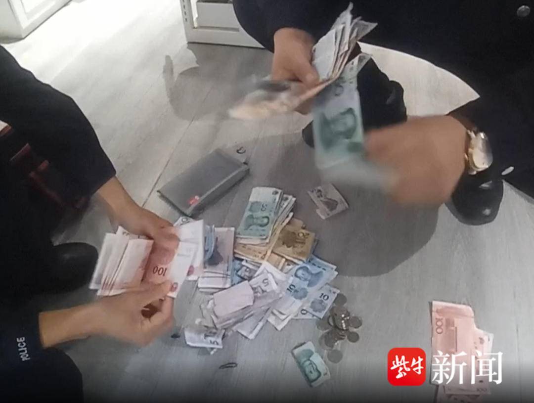 做小本生意的大姐丢了6300元进货款<strong></p>
<p>美国股票</strong>，失而复得后哽咽着鞠躬致谢