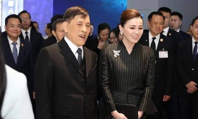 泰国王后访华“穿搭九宫格”出圈<strong></p>
<p>长安汽车股票</strong>，隆重珠宝展现用心诚意