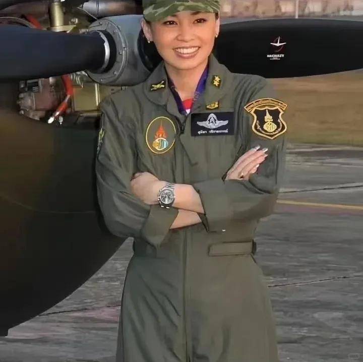 泰国王后访华“穿搭九宫格”出圈<strong></p>
<p>长安汽车股票</strong>，隆重珠宝展现用心诚意