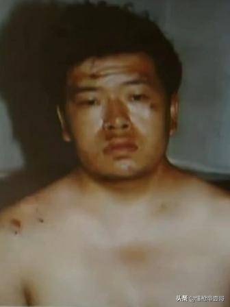 无间道?山西警察中队长抢运钞车<strong></p>
<p>吉利汽车股票</strong>,被同事百发子弹乱枪击毙