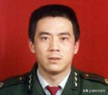 无间道?山西警察中队长抢运钞车<strong></p>
<p>吉利汽车股票</strong>,被同事百发子弹乱枪击毙