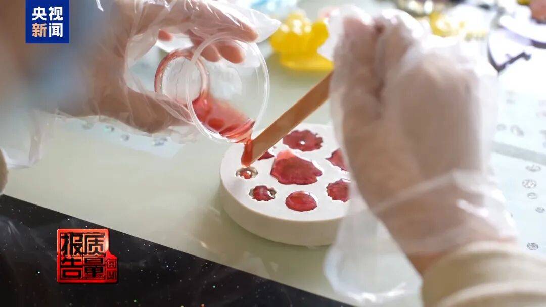 快扔掉！甲醛含量高出上限一倍多<strong></p>
<p>吉利汽车股票</strong>，戴防毒面具也不行！