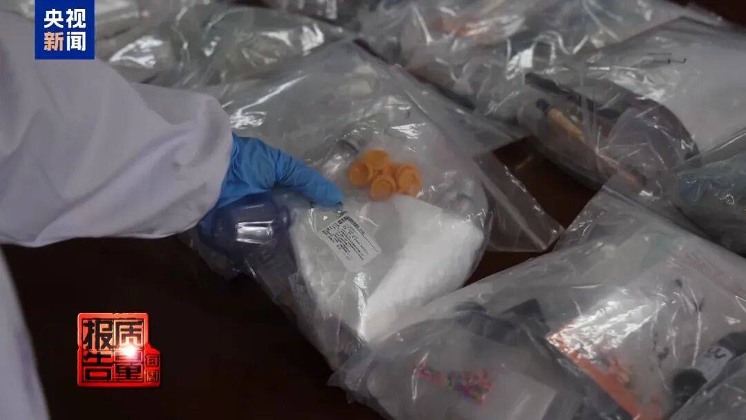 快扔掉！甲醛含量高出上限一倍多<strong></p>
<p>吉利汽车股票</strong>，戴防毒面具也不行！