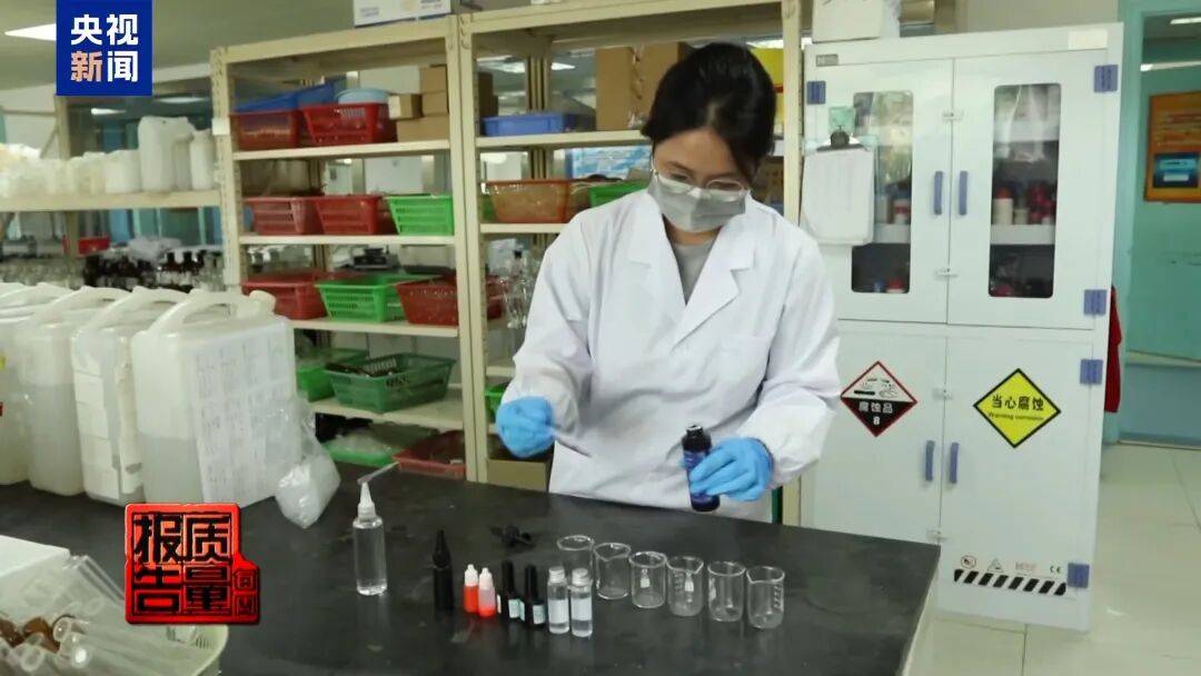 快扔掉！甲醛含量高出上限一倍多<strong></p>
<p>吉利汽车股票</strong>，戴防毒面具也不行！