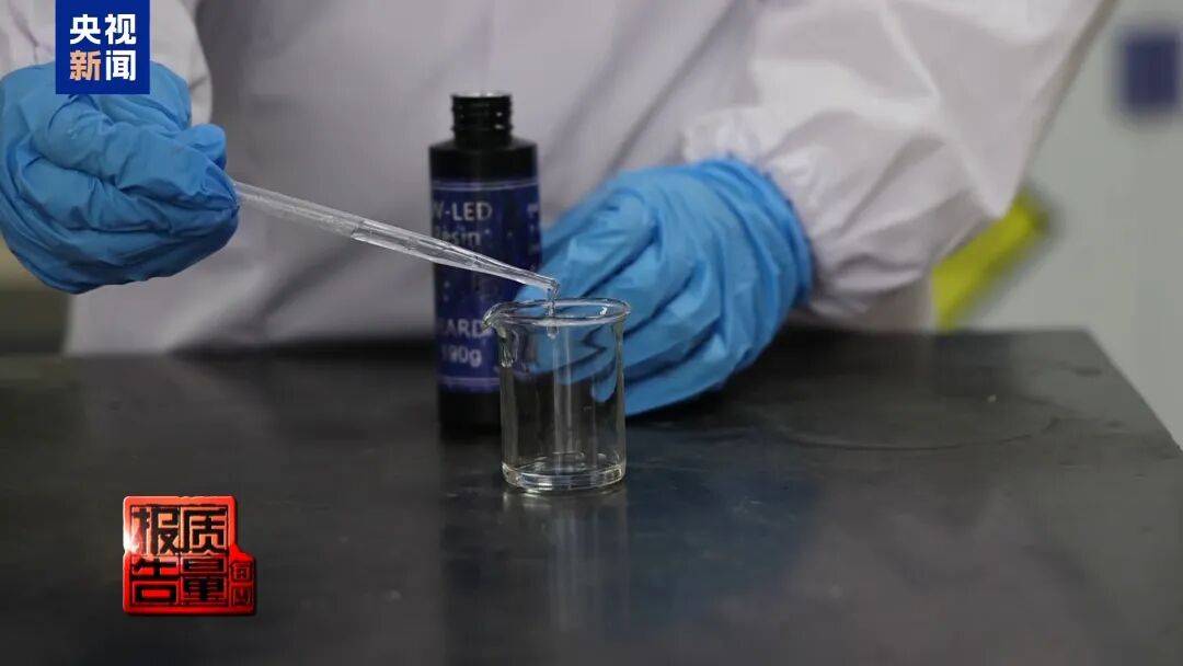 快扔掉！甲醛含量高出上限一倍多<strong></p>
<p>吉利汽车股票</strong>，戴防毒面具也不行！