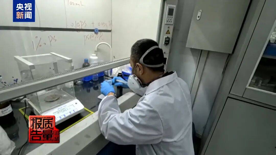 快扔掉！甲醛含量高出上限一倍多<strong></p>
<p>吉利汽车股票</strong>，戴防毒面具也不行！