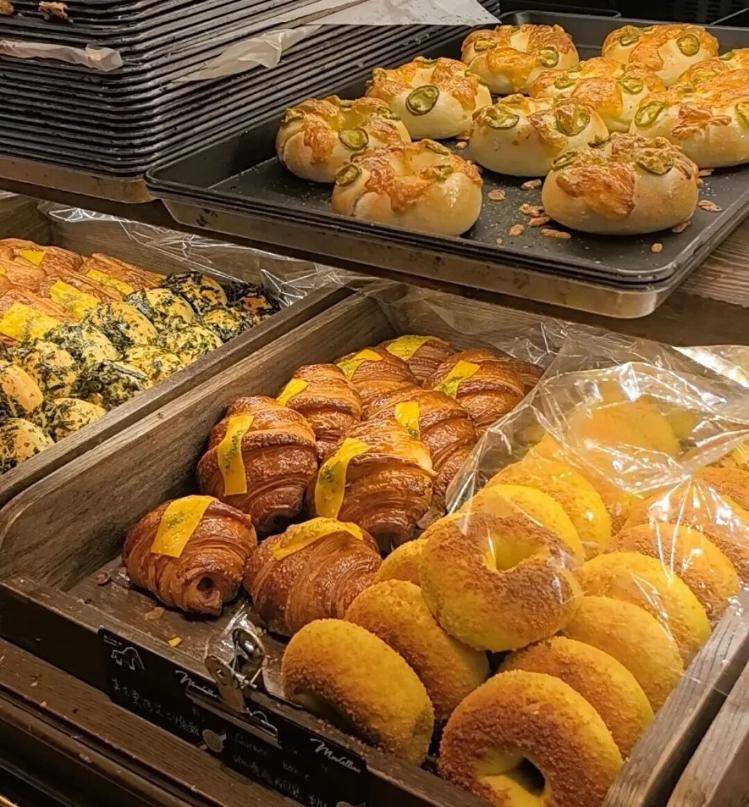 30元的蛋挞、50元的吐司、“店里永远排长队”……面包咋越来越贵<strong></p>
<p>吉利汽车股票</strong>？