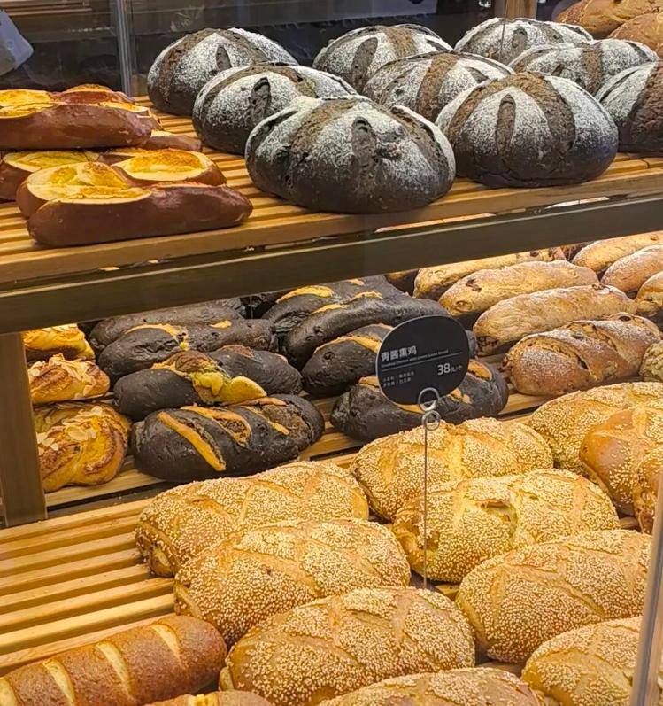 30元的蛋挞、50元的吐司、“店里永远排长队”……面包咋越来越贵<strong></p>
<p>吉利汽车股票</strong>？