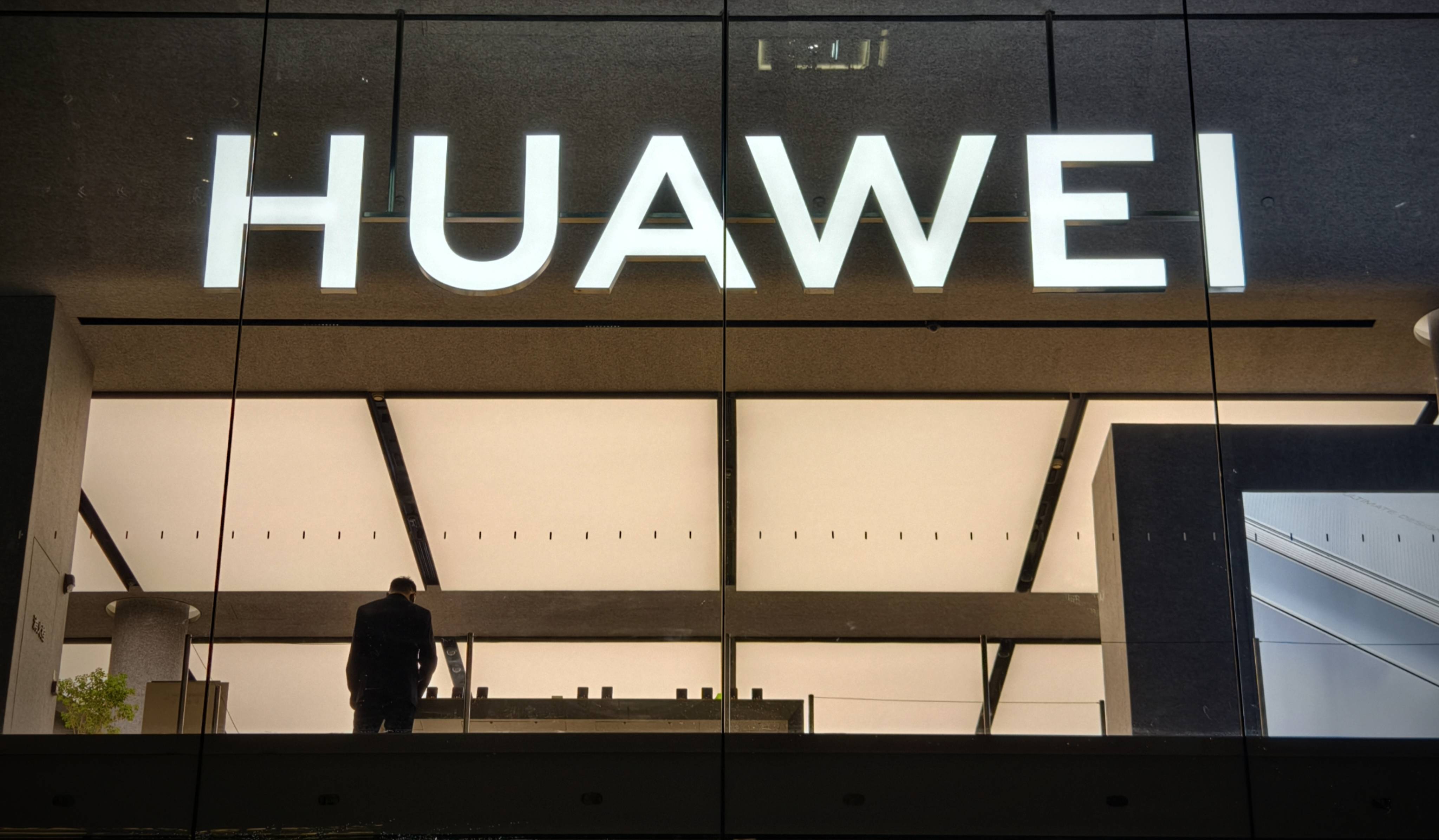 独家｜华为Mate80首批备货30万台左右<strong></p>
<p>长虹股票</strong>，渠道商称“定价很有魄力”