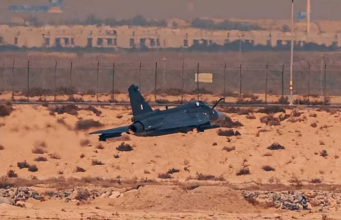 印度光辉坠机<strong></p>
<p>长虹股票</strong>,美印爆发吵架,破口大骂发动机后,美军献上加油机