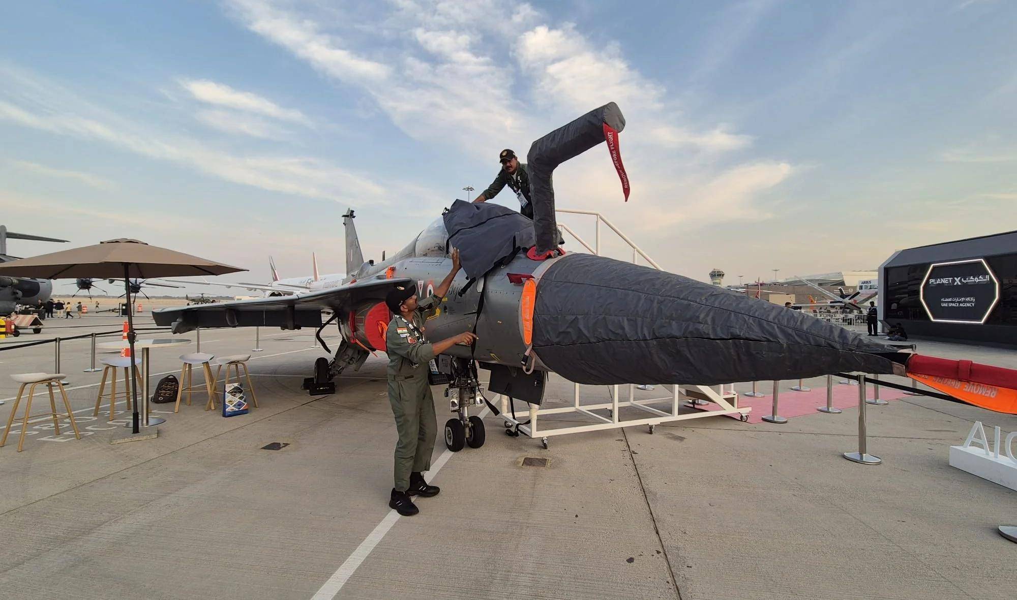 印度光辉坠机<strong></p>
<p>长虹股票</strong>,美印爆发吵架,破口大骂发动机后,美军献上加油机