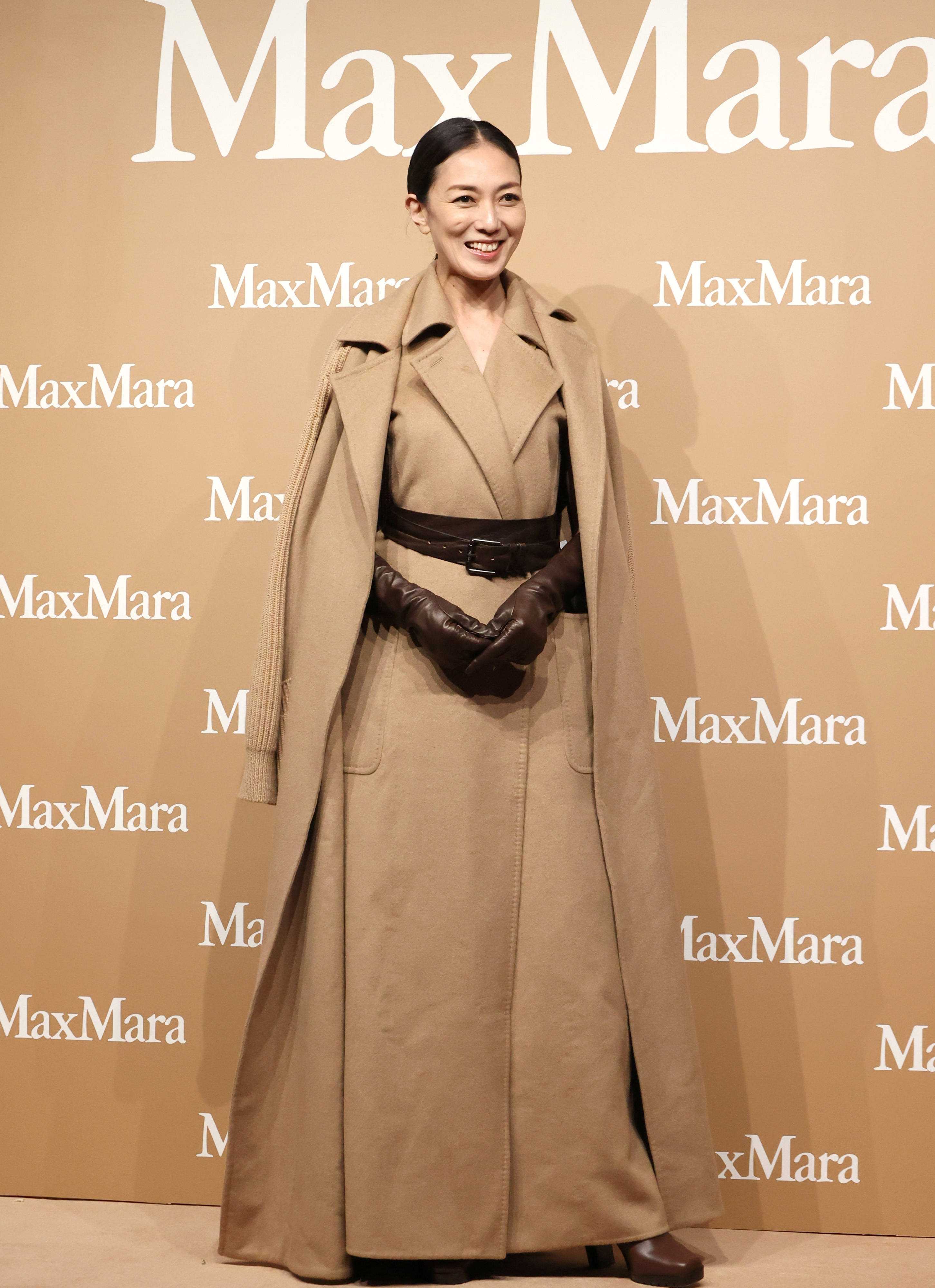 巩俐、梅姨、高圆圆...Power女性冬天少不了一件驼色大衣<strong></p>
<p>东北制药股票</strong>!