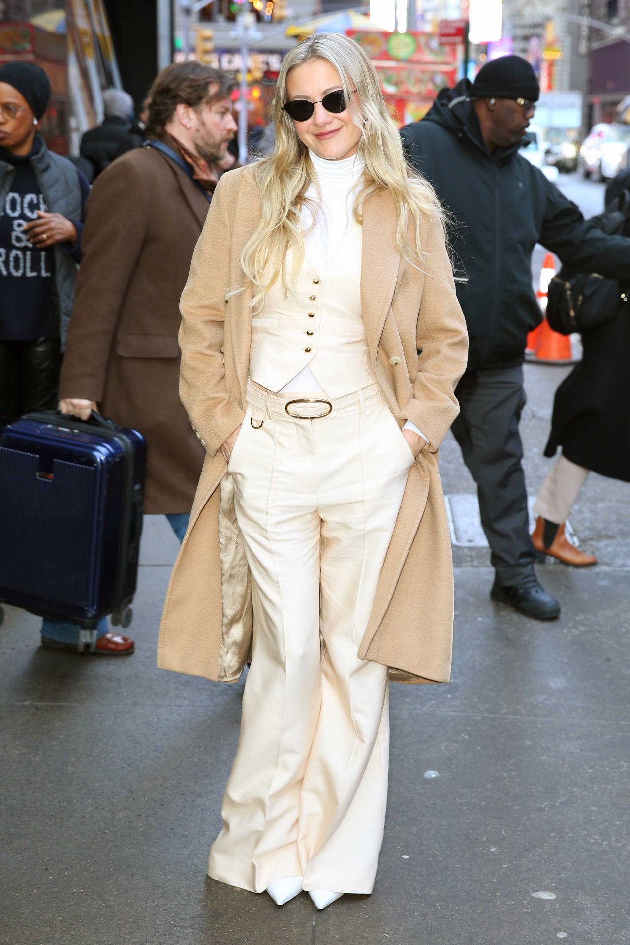 巩俐、梅姨、高圆圆...Power女性冬天少不了一件驼色大衣<strong></p>
<p>东北制药股票</strong>!