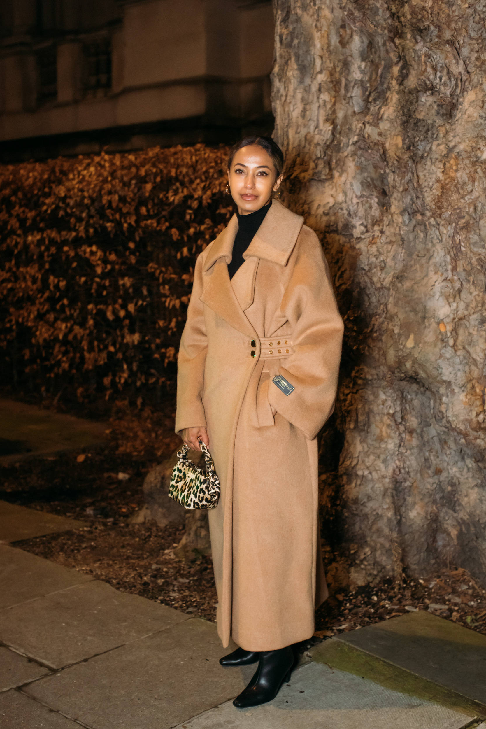 巩俐、梅姨、高圆圆...Power女性冬天少不了一件驼色大衣<strong></p>
<p>东北制药股票</strong>!