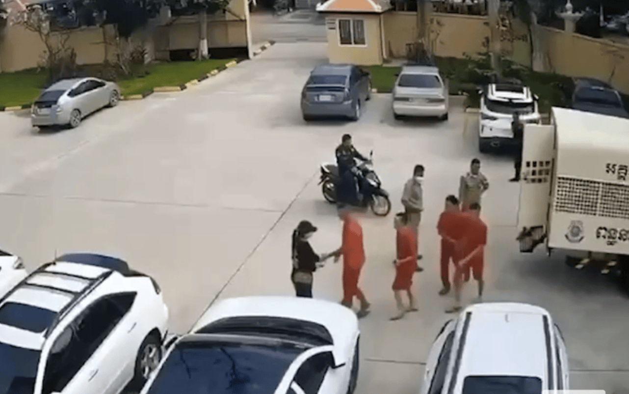 柬埔寨持枪劫囚案仍有一人在逃<strong></p>
<p>顺丰股票</strong>，“大嫂”等被控杀人罪等多项重罪