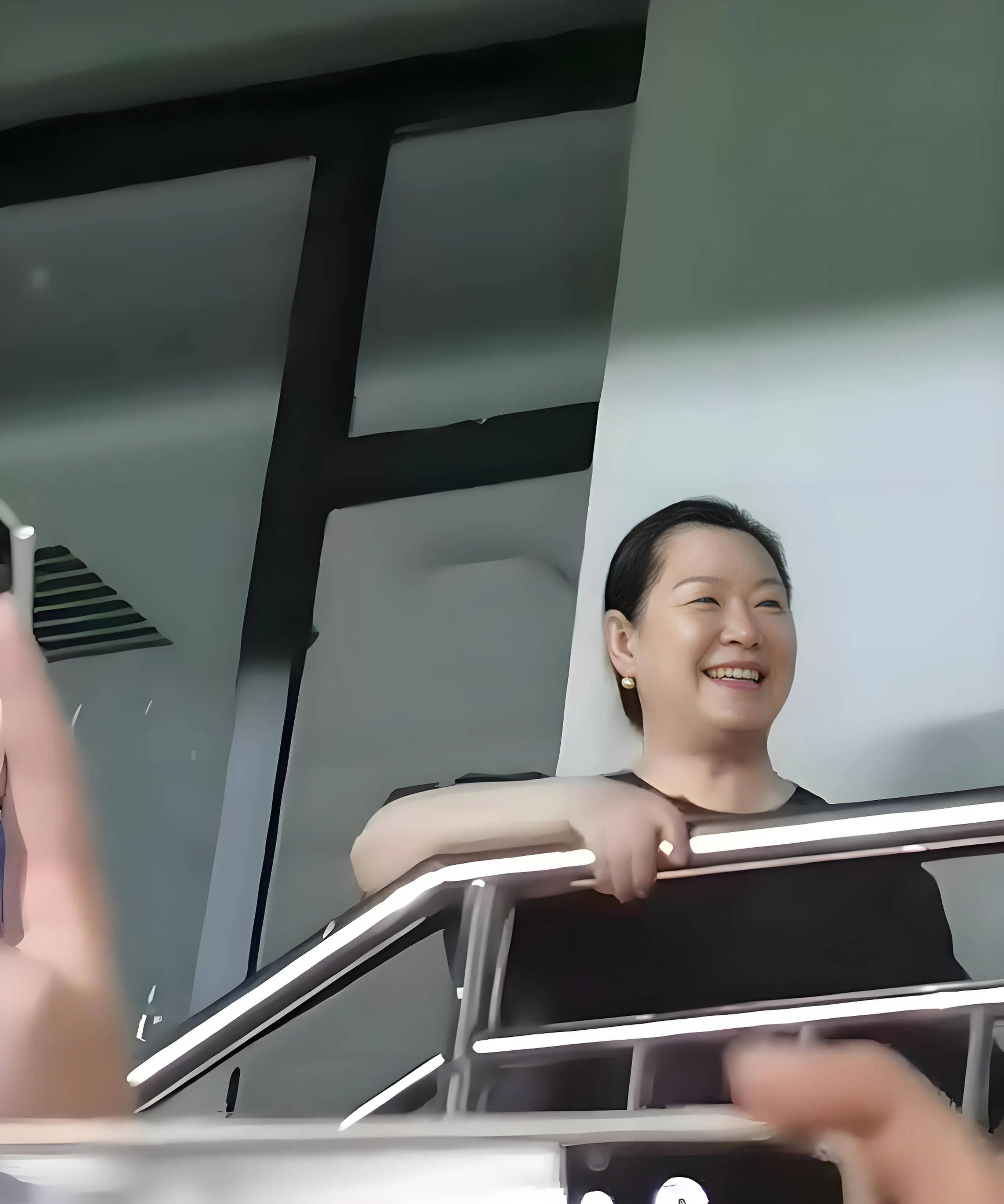 考古 | 赵本山妻子罕见公开现身<strong></p>
<p>广晟有色股票</strong>，气质优雅五官美艳，俩人爱情太感人！