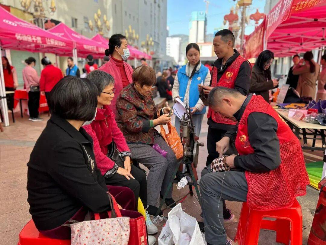 汇聚志愿力量 共建美好社会 | 国际志愿者日<strong></p>
<p>中国医药股票</strong>，我们在行动！