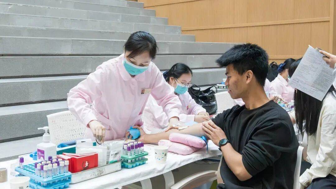 汇聚志愿力量 共建美好社会 | 国际志愿者日<strong></p>
<p>中国医药股票</strong>，我们在行动！