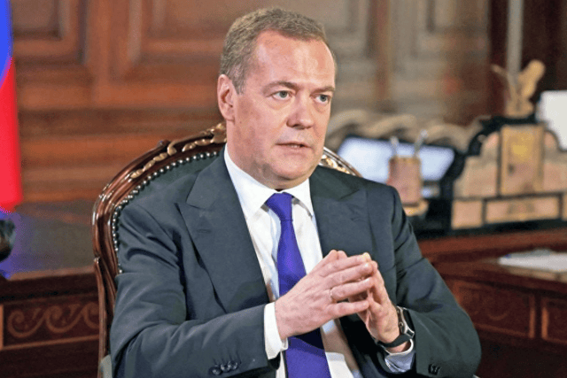 450:0授权“开战”！梅德韦杰夫:“再动试试？这就是宣战！”