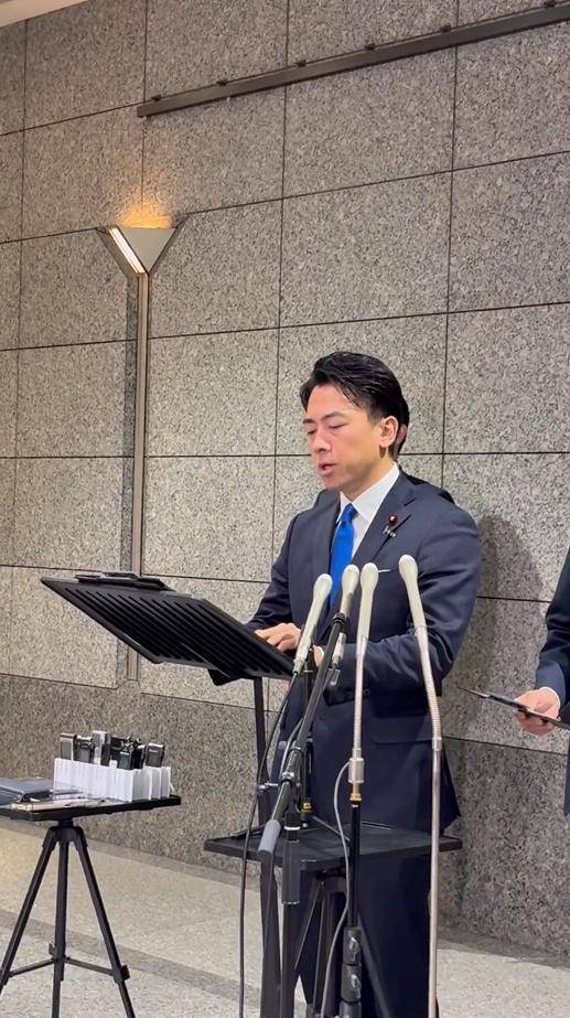 突发！2架日本F-15J逼近辽宁舰<strong></p>
<p>赤峰黄金股票</strong>，歼-15T起飞拦截，硬碰硬分出胜负