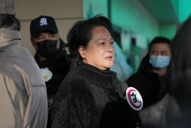 何晴之子追思：妈妈很喜欢雪<strong></p>
<p>东鹏饮料股票</strong>，北京这场雪好像是为她而下