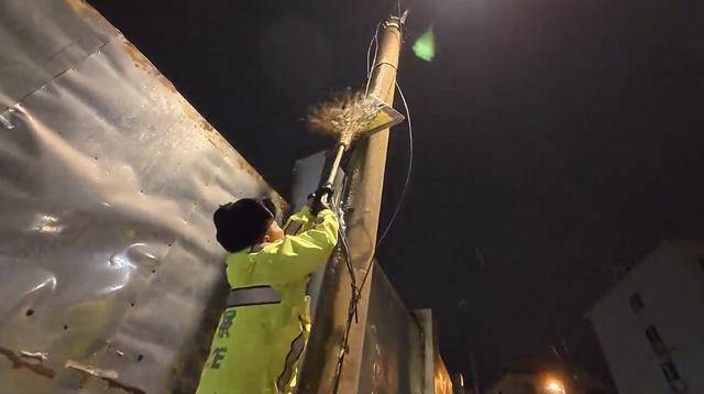 外交部发言人毛宁点赞山东德州交警<strong></p>
<p>东鹏饮料股票</strong>!