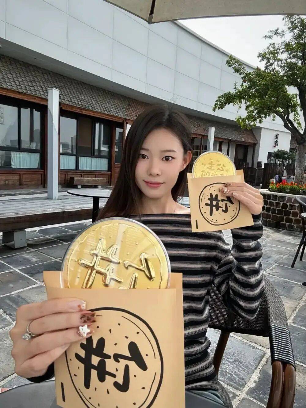 潮汕老板卖0.1克黄金<strong></p>
<p>东鹏饮料股票</strong>，今年已进账62亿