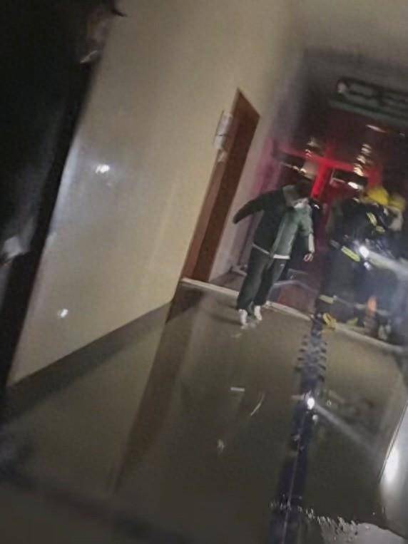 江苏无锡一骨科医院住院大楼深夜失火<strong></p>
<p>东鹏饮料股票</strong>,亲历者:通风管道内大量烟雾,从10楼逃出避险