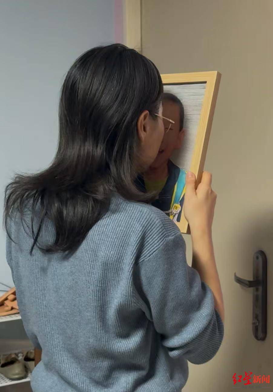 8岁自闭症男童苍山走失后身亡 深陷漩涡的父母:<strong></p>
<p>东鹏饮料股票</strong>我们全家都在用爱托举这个孩子丨2025未完待续