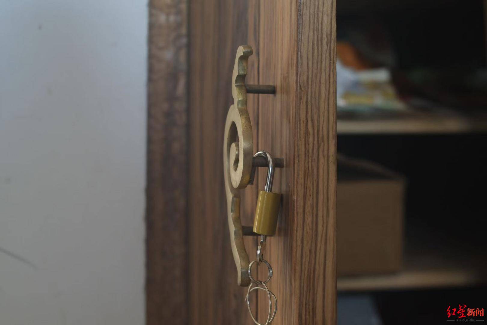 8岁自闭症男童苍山走失后身亡 深陷漩涡的父母:<strong></p>
<p>东鹏饮料股票</strong>我们全家都在用爱托举这个孩子丨2025未完待续