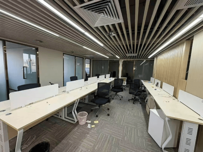 突然爆雷<strong></p>
<p>青岛啤酒股票</strong>，深圳总部已人去楼空，有人投入700多万元……