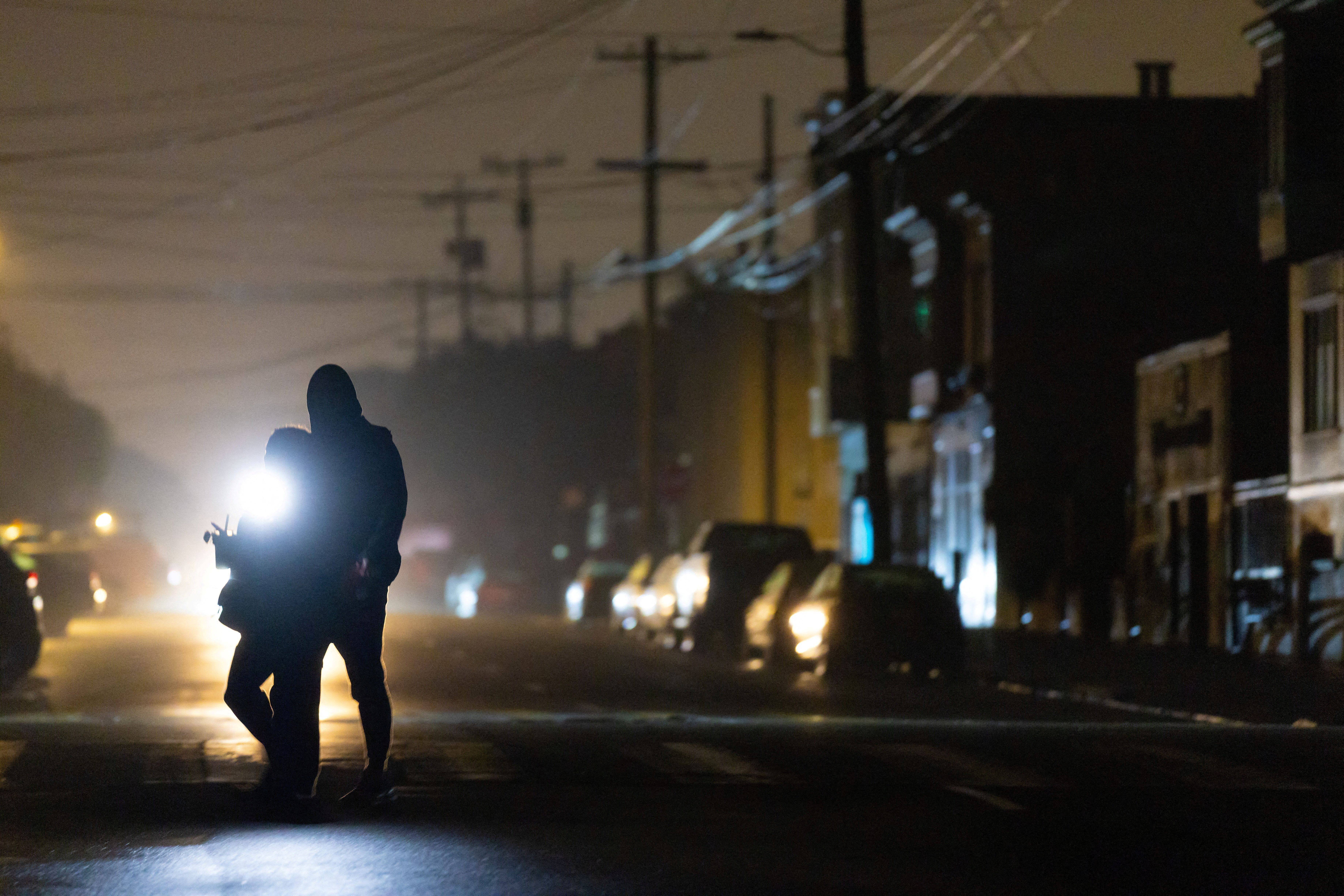 （外代一线）美国旧金山市仍有用户未恢复供电