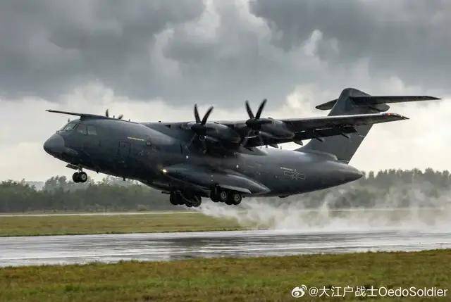 新款中型运输机运-30成功首飞，网友：要搞AC-130那样的炮艇机？