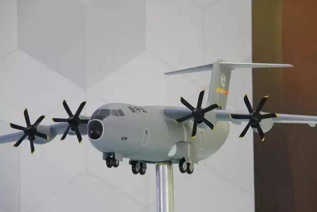 新款中型运输机运-30成功首飞<strong></p>
<p>青岛啤酒股票</strong>，网友：要搞AC-130那样的炮艇机？