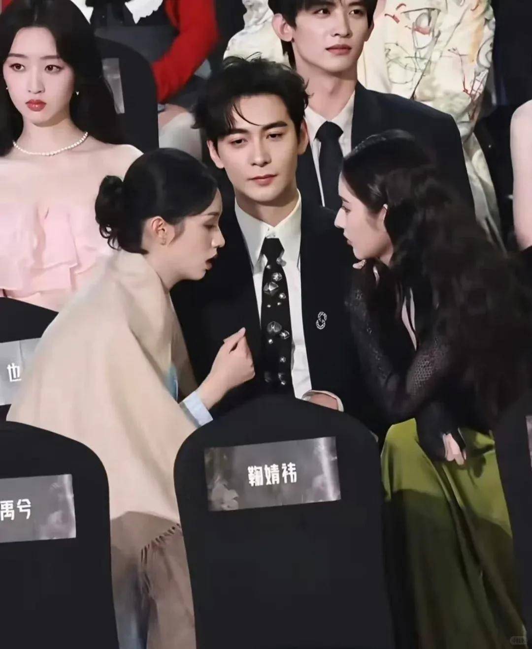 赵露思戴独一无二高珠<strong></p>
<p>金力永磁股票</strong>，周也女战神……明星们的“海口团建”造型也太美了