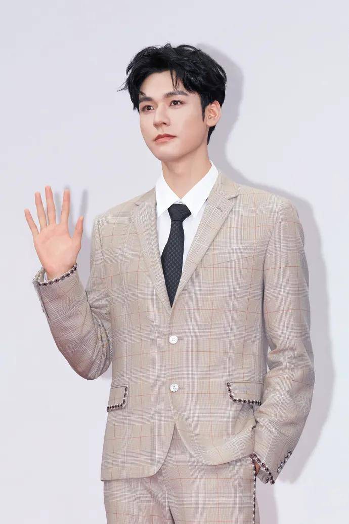 赵露思戴独一无二高珠<strong></p>
<p>金力永磁股票</strong>，周也女战神……明星们的“海口团建”造型也太美了