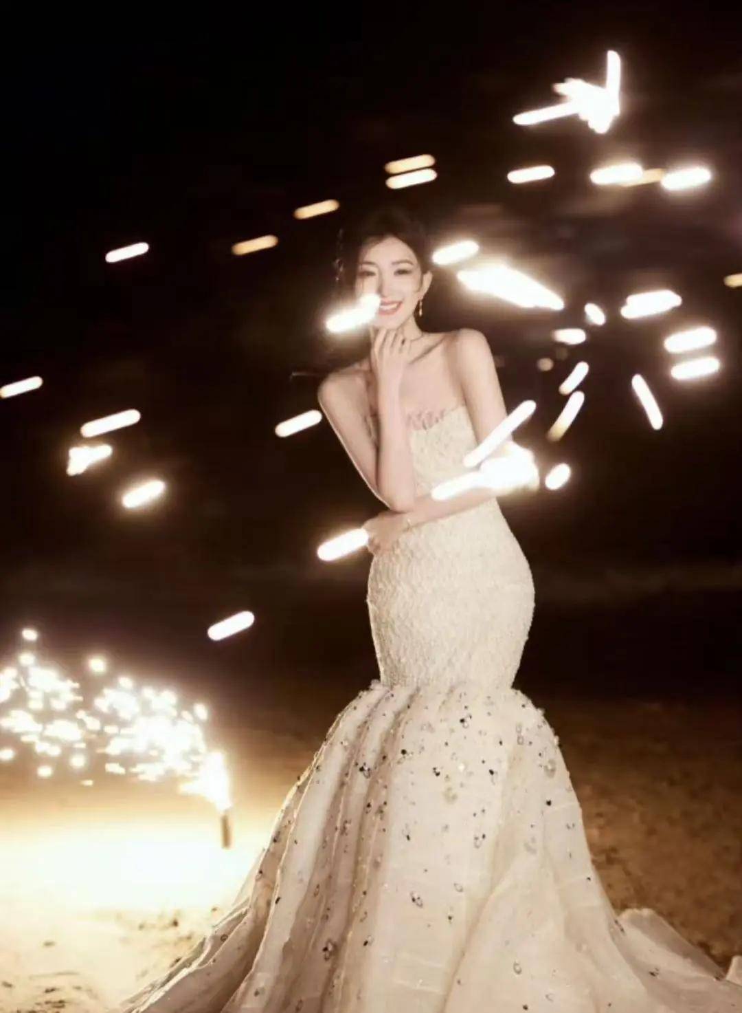 赵露思戴独一无二高珠<strong></p>
<p>金力永磁股票</strong>，周也女战神……明星们的“海口团建”造型也太美了