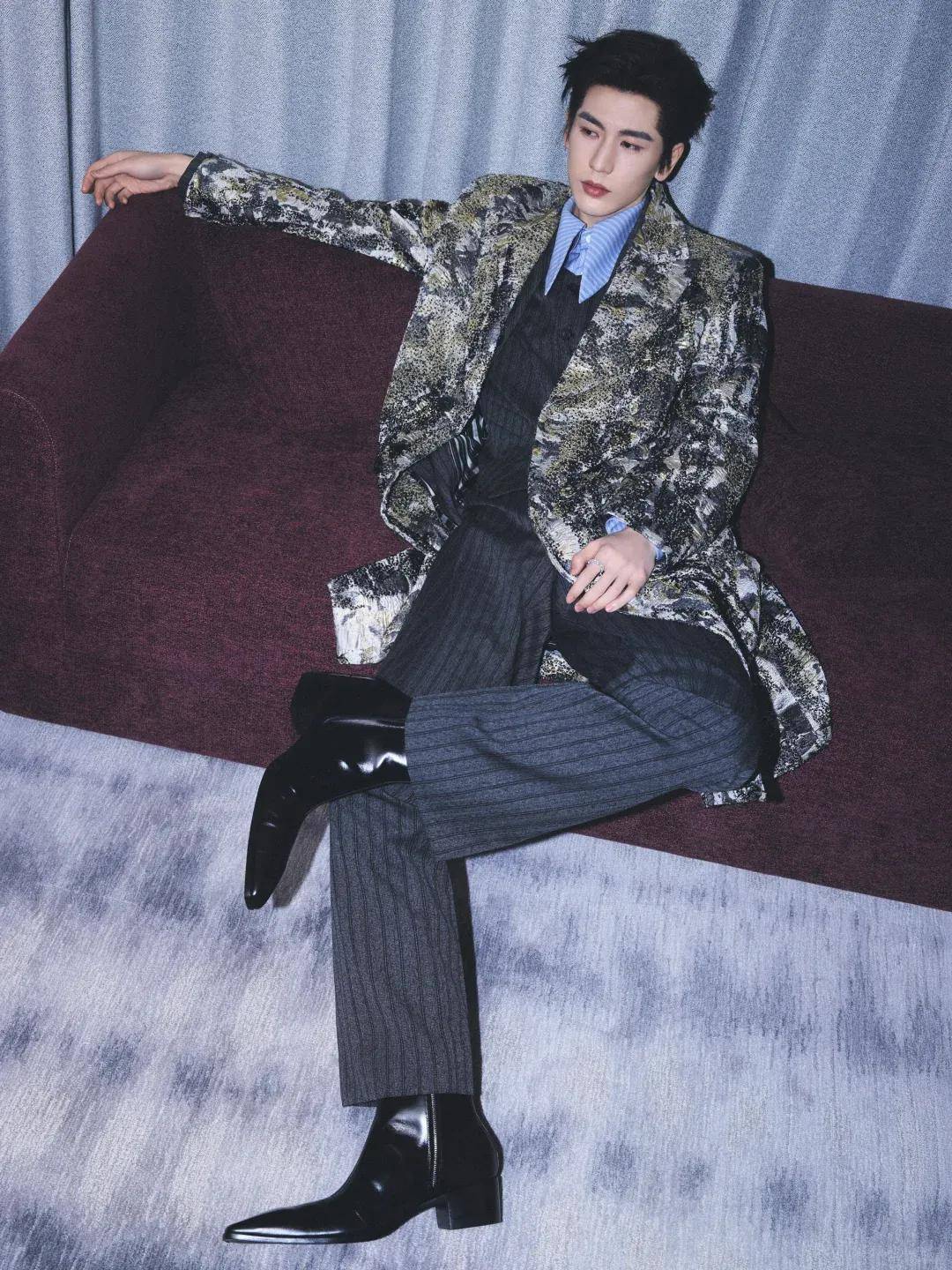 赵露思戴独一无二高珠<strong></p>
<p>金力永磁股票</strong>，周也女战神……明星们的“海口团建”造型也太美了