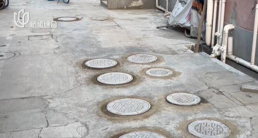 太夸张！上海人比比谁家楼下井盖多！有人家门口100个<strong></p>
<p>爱施德股票</strong>，“走路难！到处都像贴膏药”...