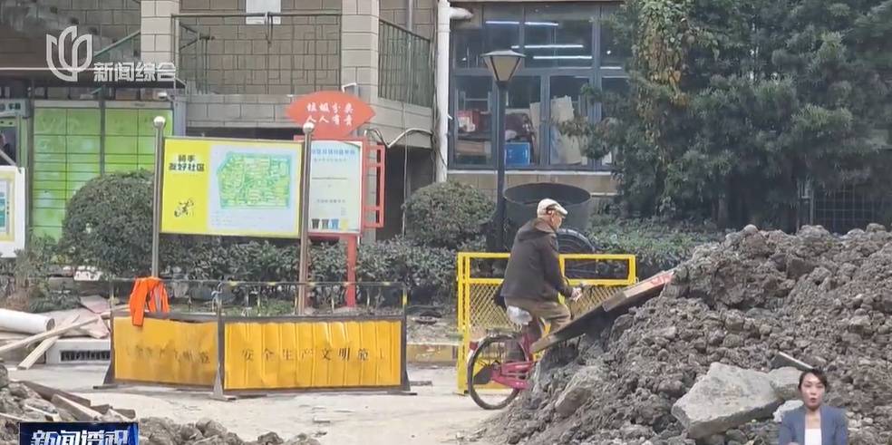 太夸张！上海人比比谁家楼下井盖多！有人家门口100个<strong></p>
<p>爱施德股票</strong>，“走路难！到处都像贴膏药”...