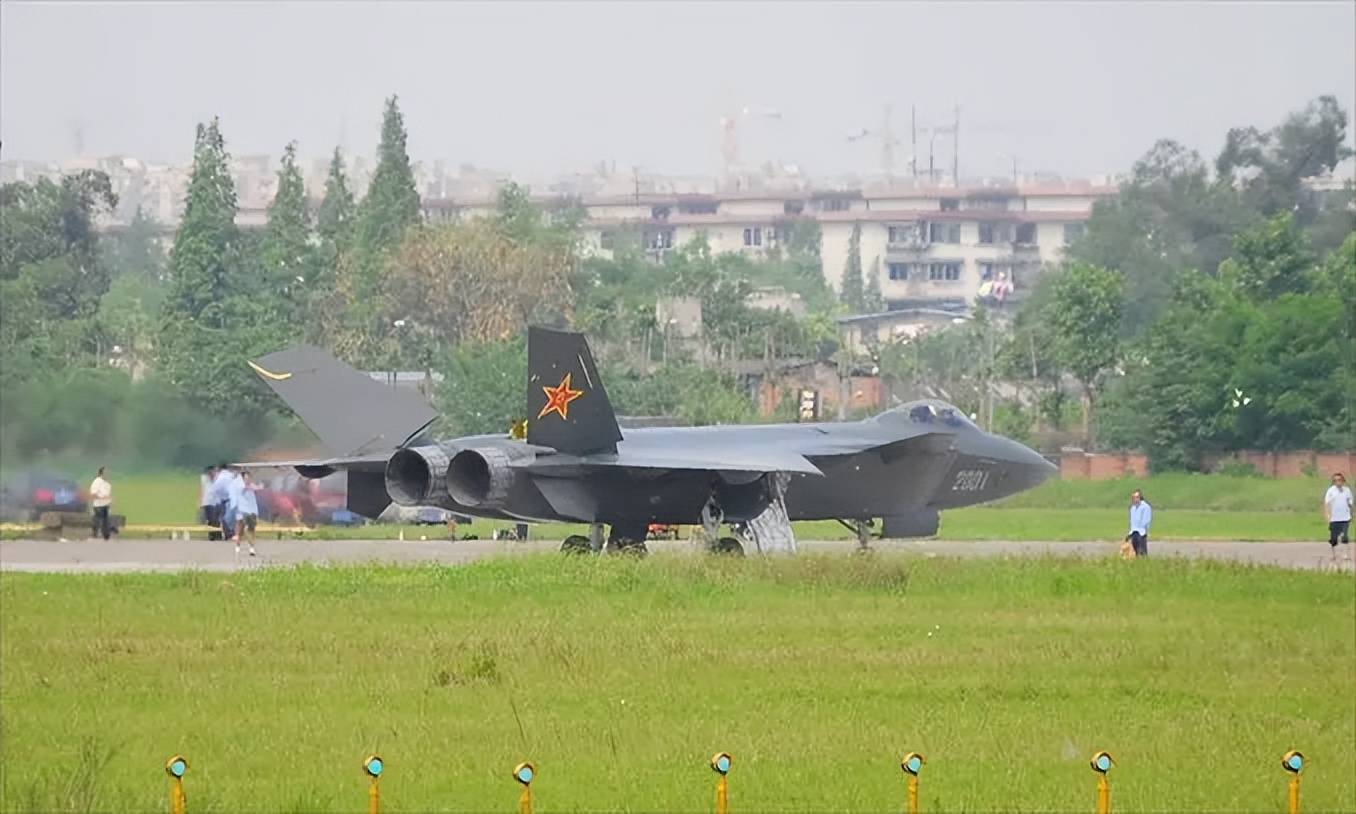 中航官宣：歼-20S具备对地、对海打击能力<strong></p>
<p>爱施德股票</strong>，可与无人机协同作战！